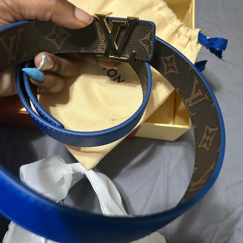 New never worn reversible Louis Vuitton belt.Love it but wrong size